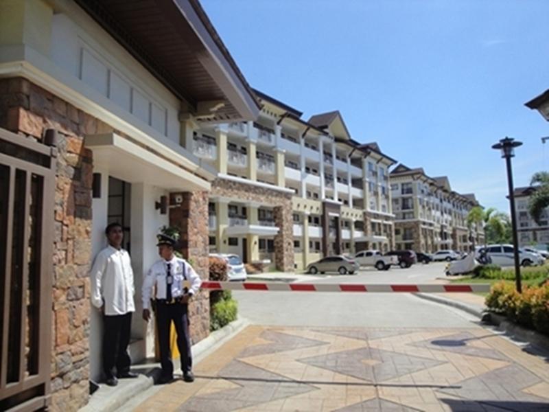 The Oasis Davao Condotel Exterior photo