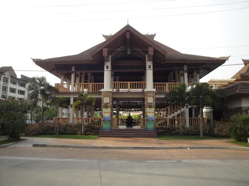 The Oasis Davao Condotel Exterior photo